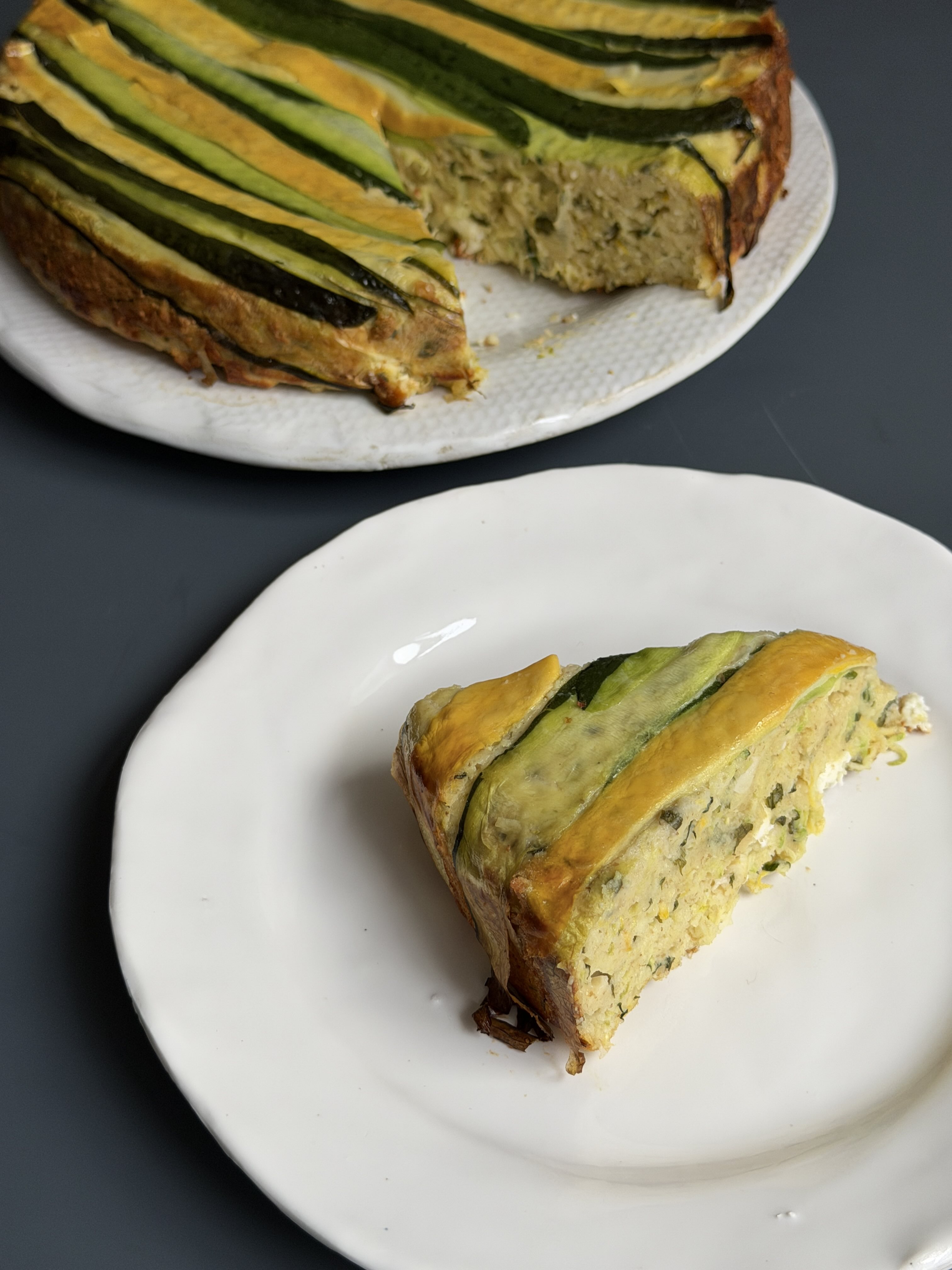 batzinakaka med svensk fetaost, färgglad god och smakrik zucchinirecept
